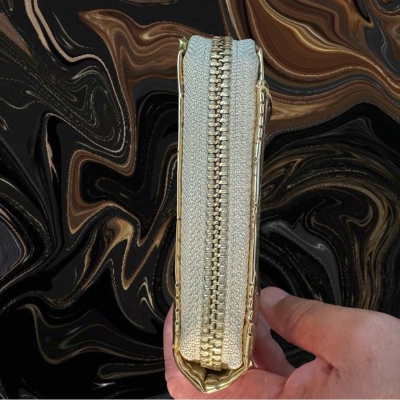 Kate Spade Metro Spade Jemima
Wristlet / Clutch - Picture 6 of 10